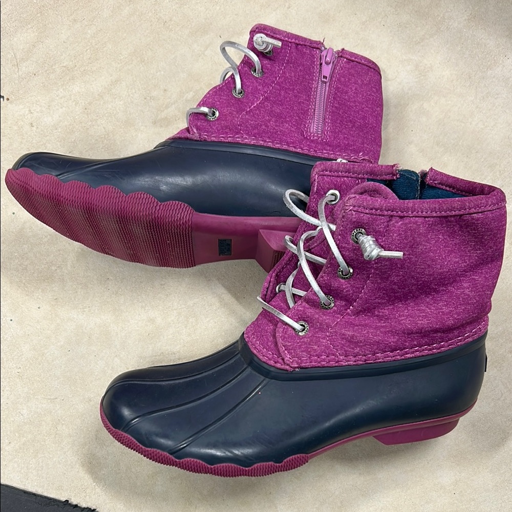 Womens SPERRY Purple and navy saltwater duck Boots with silver laces